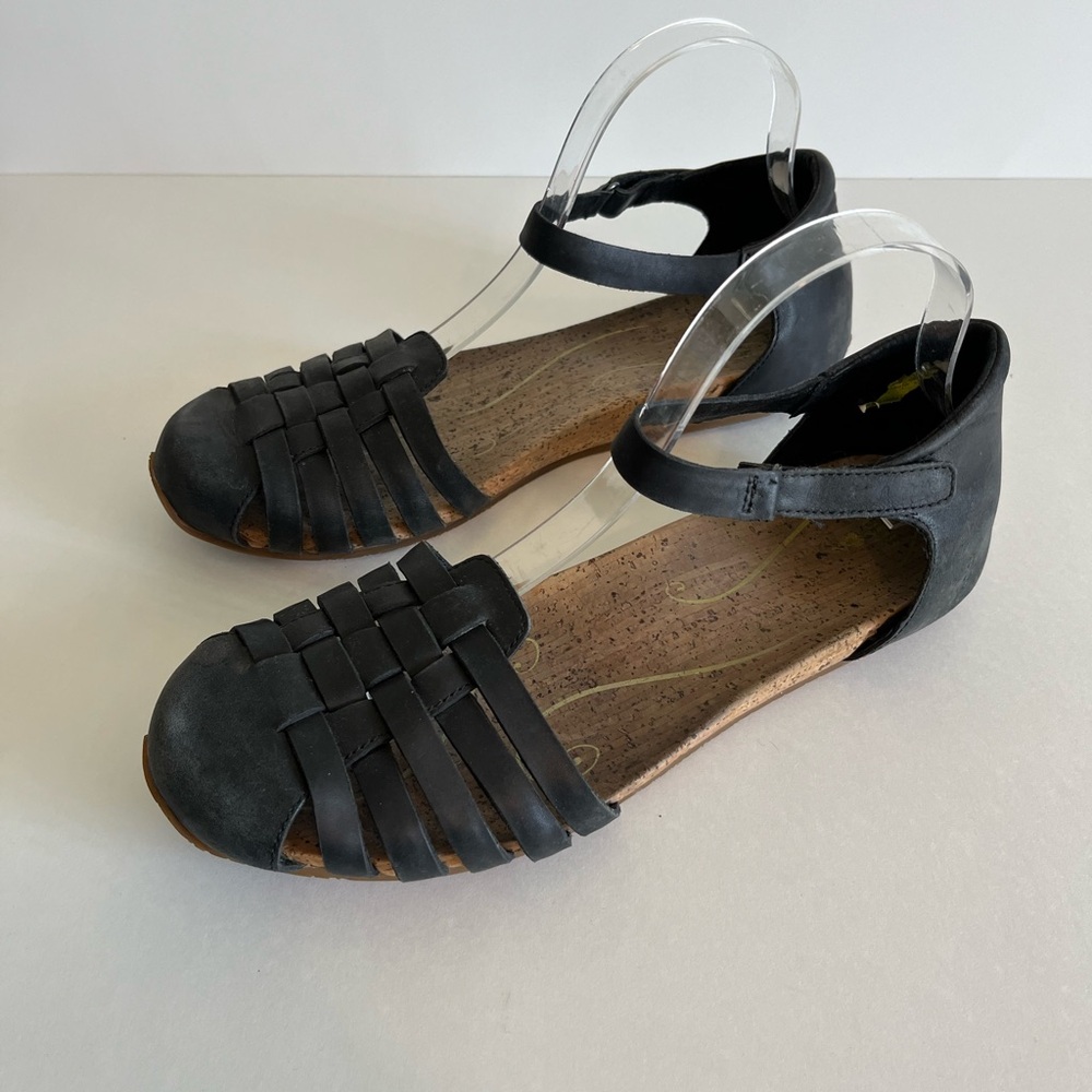 Ahnu Black Leather Size 11 Ankle Strap Sandals